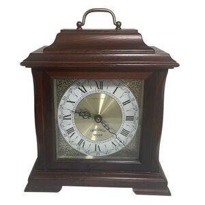 Hamilton “Greenfield Manor” Mantel Clock – Classic Wood Case, Brass Dial